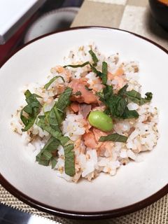 簡単♡ゴマ香る 鮭と枝豆の混ぜご飯♡-レシピのメイン写真