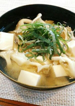 ☆たもぎ茸と豆腐と大葉の味噌汁☆-レシピのメイン写真