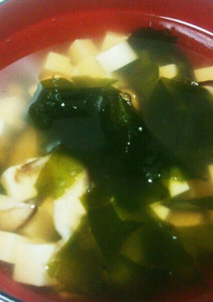 ワカメ、豆腐、椎茸の簡単澄まし汁-レシピのメイン写真