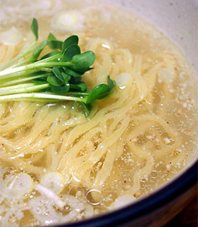 鶏ガラスープの素を使った超簡単塩ラーメン-レシピのメイン写真
