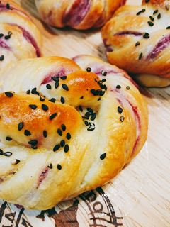 紫芋のパン-レシピのメイン写真