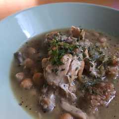 รูปของ 鶏と豆のフランス風 白ワイン煮込み