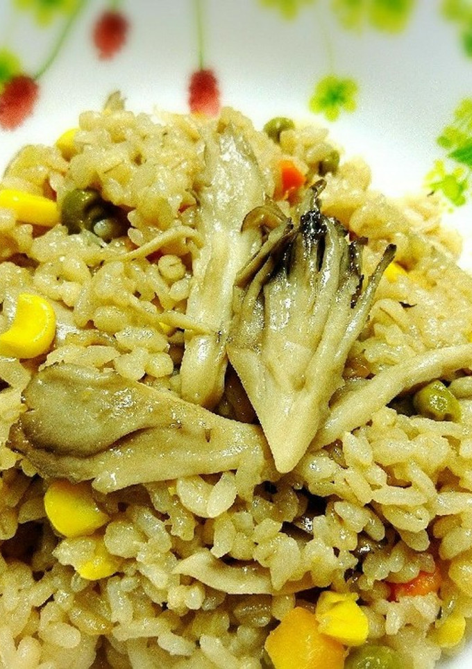 炊飯器もち麦と舞茸のピラフ風炊き込みご飯-レシピのメイン写真