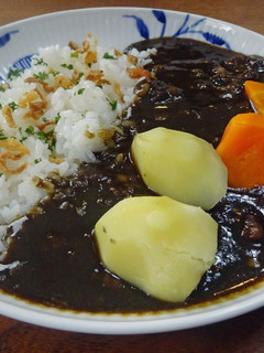 イカ墨と牛すじ肉のとろとろカレー-レシピのメイン写真