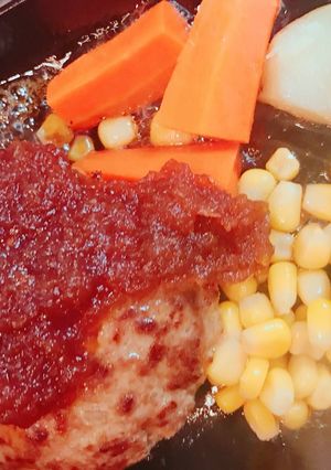 ステーキソースで食べるハンバーグ-レシピのメイン写真
