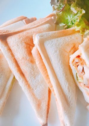 朝食に市販のフライドチキンのホットサンド-レシピのメイン写真