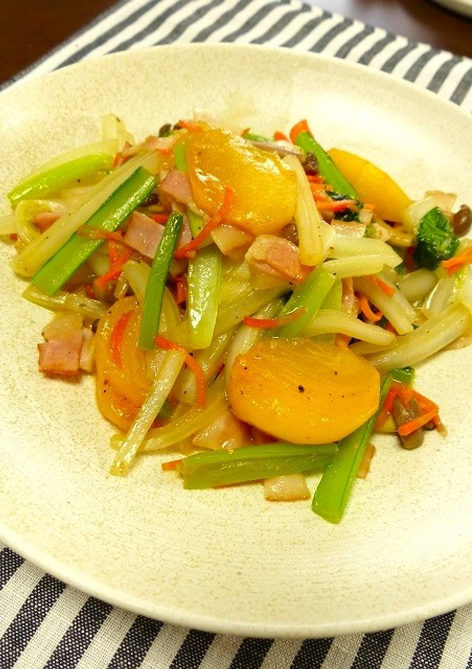 簡単！柿と野菜のベーコンバター醤油炒め-レシピのメイン写真