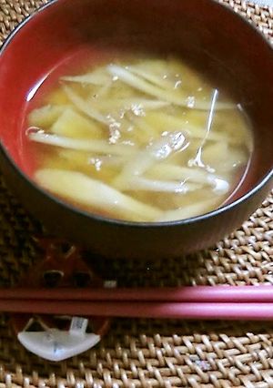 ごぼうだけのお味噌汁に柚子皮とひねりごま-レシピのメイン写真