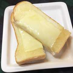 รูปของ 簡単やみつき！はちみつチーズトースト♪