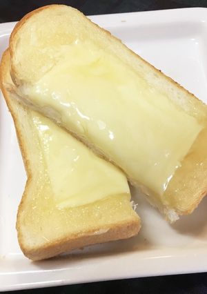 簡単やみつき！はちみつチーズトースト♪-レシピのメイン写真