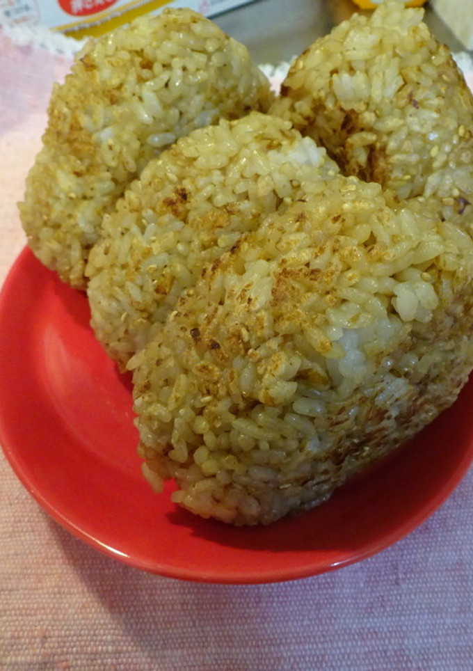 鰹節とごまが香ばしい！簡単焼きおにぎり-レシピのメイン写真
