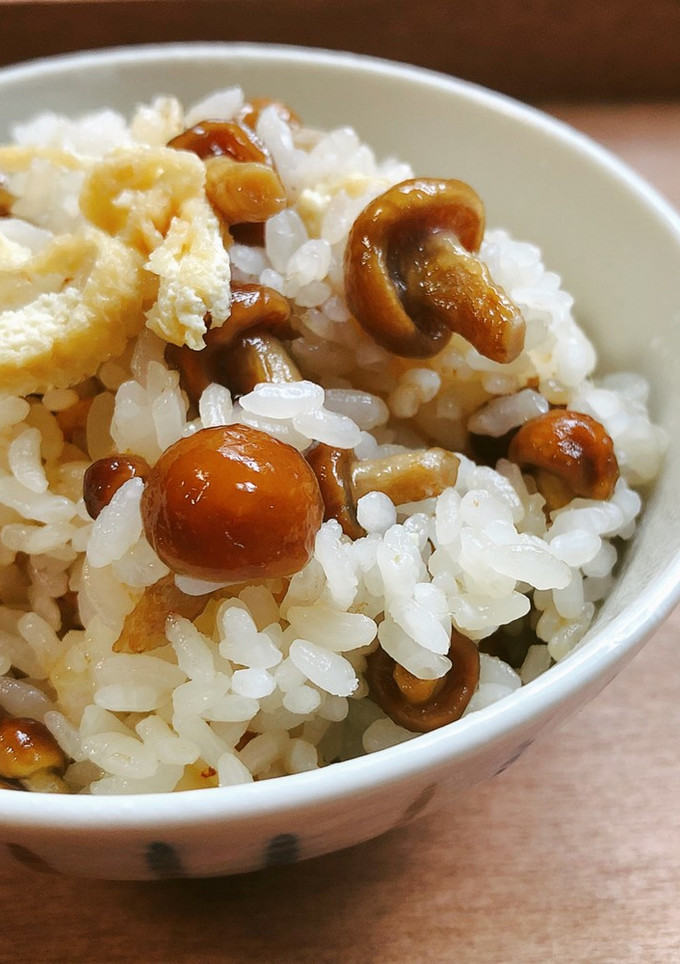 白だしで簡単。なめこの炊き込みご飯-レシピのメイン写真