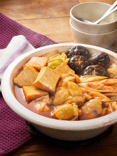 野菜ジュースで!鶏肉の和風トマト鍋-レシピのメイン写真