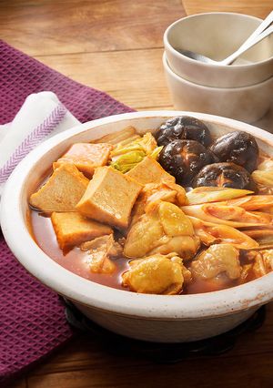 野菜ジュースで！鶏肉の和風トマト鍋-レシピのメイン写真