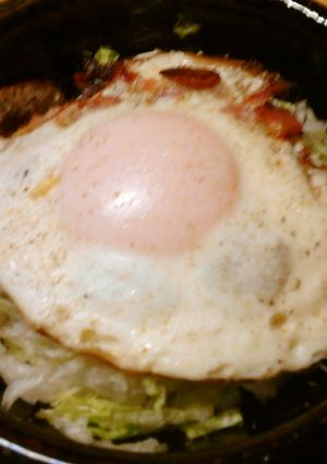 しゃきしゃきレタスのベーコンエッグ丼-レシピのメイン写真