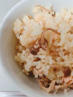 鮭ときのこの炊き込みごはん♪バター風味-レシピのメイン写真