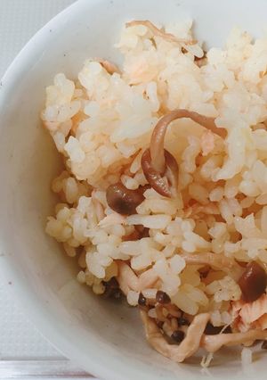 鮭ときのこの炊き込みごはん♪バター風味-レシピのメイン写真