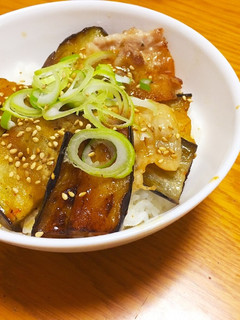 ご飯がススム!茄子と豚バラ肉の甘辛丼-レシピのメイン写真