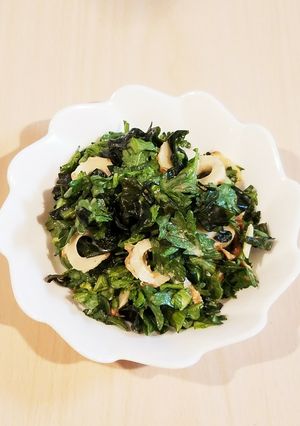 春菊とワカメと竹輪のサラダ♪-レシピのメイン写真