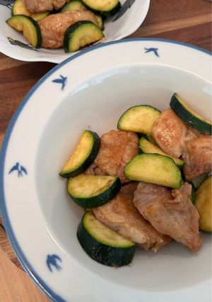 塩こしょうで鶏ももズッキーニ-レシピのメイン写真