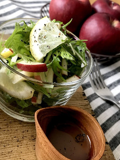 ドレッシングいらず!水菜とりんごのサラダ-レシピのメイン写真
