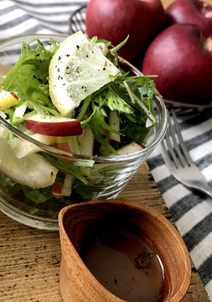 ドレッシングいらず！水菜とりんごのサラダ-レシピのメイン写真