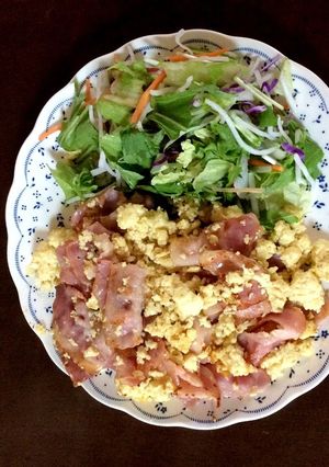 ベーコンと豆腐のスクランブルエッグ-レシピのメイン写真