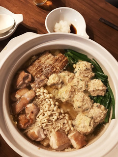 和香草の風味豊かな柔らかい鶏つくね鍋-レシピのメイン写真