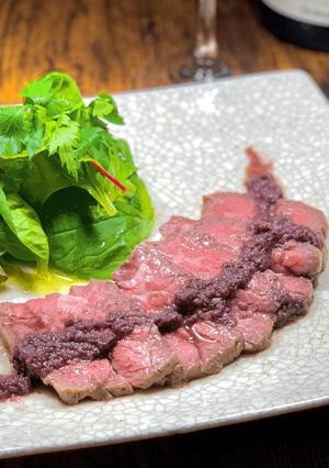 57℃ローストビーフ玉ねぎ赤ワインソース-レシピのメイン写真