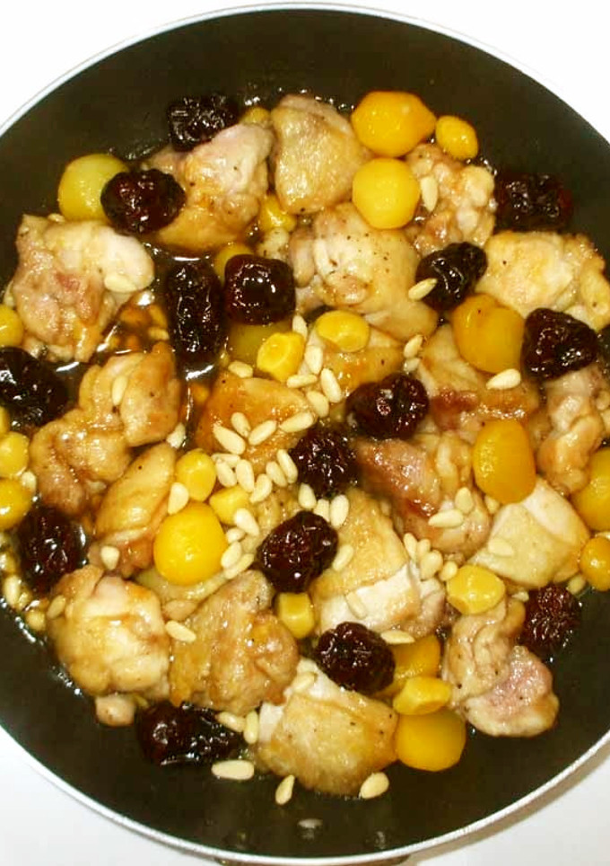簡単薬膳料理♪栗なつめ鶏肉松の実の煮物♪-レシピのメイン写真