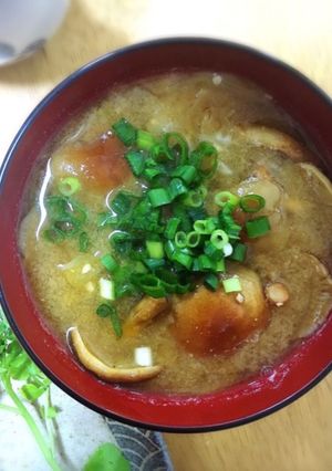 梅干しが隠し味!なめこの味噌カレー汁-レシピのメイン写真