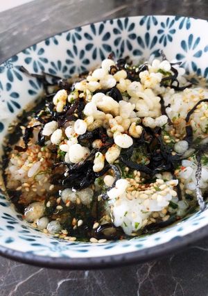 簡単♫ある物で！温か♡たぬき塩こんぶ丼-レシピのメイン写真