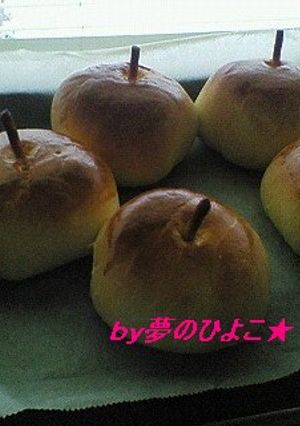 クリームチーズ入り★丸ごとリンゴパン-レシピのメイン写真