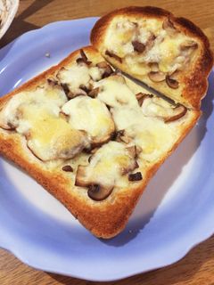 マッシュルームのガリバタチーズトースト-レシピのメイン写真