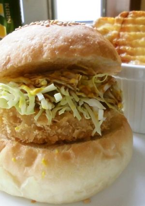 手作りバンズのメンチカツバーガー♪-レシピのメイン写真