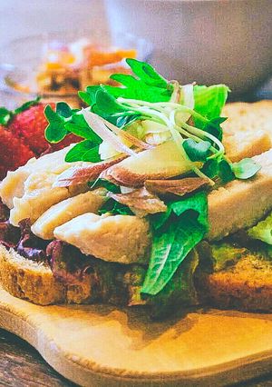 61℃ 醤油麹漬けチキンのオープンサンド-レシピのメイン写真