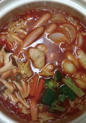 トマトホール缶で作るあったかトマト鍋-レシピのメイン写真