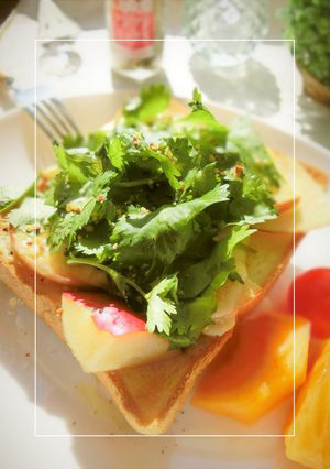 パクチー香る❀りんごのサラダトースト-レシピのメイン写真