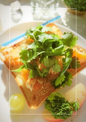 パクチー香る❀　柿のサラダトースト-レシピのメイン写真
