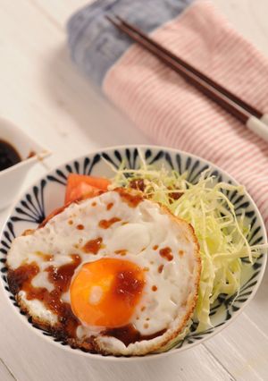 きび酢ドレ使用!目玉焼き丼-レシピのメイン写真