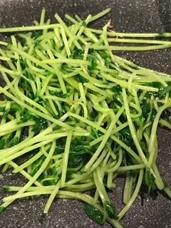 簡単1分!豆苗のニンニク香味ペースト炒め-レシピのメイン写真