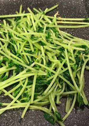 簡単1分!豆苗のニンニク香味ペースト炒め-レシピのメイン写真
