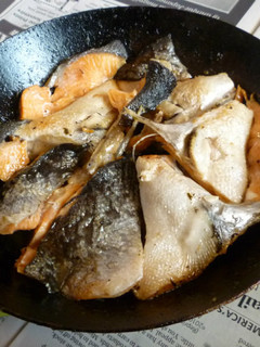 鉄パンで銀鮭のアラの焼き鮭+タイム-レシピのメイン写真