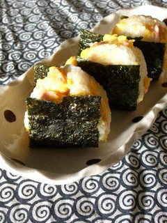 ソーセージ&卵のそぼろおにぎり-レシピのメイン写真