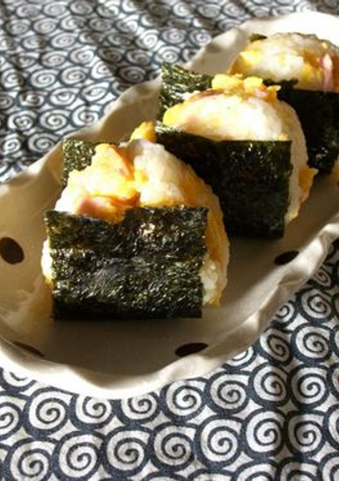 ソーセージ＆卵のそぼろおにぎり-レシピのメイン写真