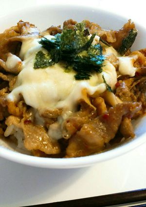 簡単ランチ★豚キムチ—ズ丼-レシピのメイン写真