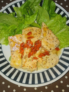 簡単!クコの実ソースでむね肉のソテー-レシピのメイン写真