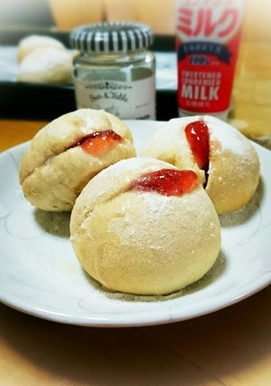 米粉で♡白い コッペパンサンド～苺ミルク-レシピのメイン写真