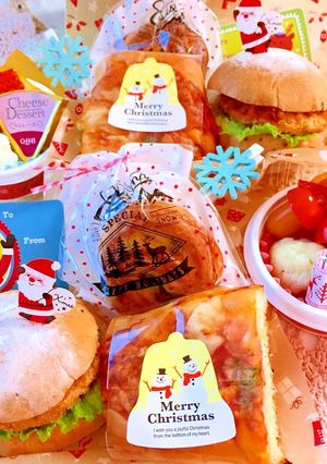 クリスマスラッピングのパン&サラダランチ-レシピのメイン写真