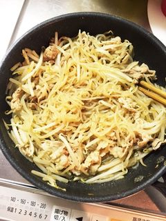 もやし大量消費!豚コマもやしスタミナ炒め-レシピのメイン写真